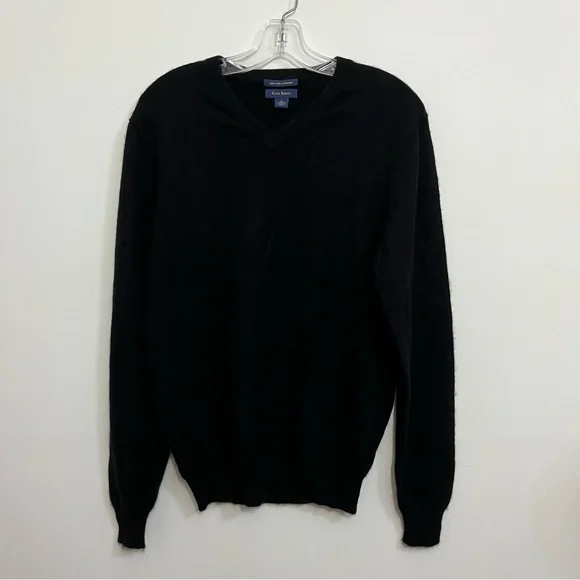 Men’s cashmere sweater in black by Club Room is like new Size Small.